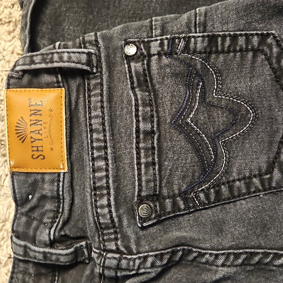 Shyanne Life Women's Riding Bootcut Jeans Size 27 SHORT Black Distressed Denim - Picture 3 of 7